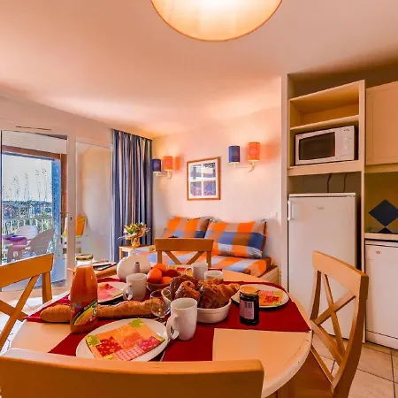 Comfortable 2 Km Away From The Sea