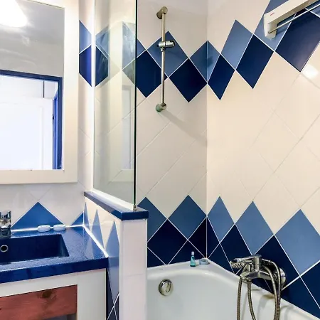 Comfortable 2 Km Away From The Sea Apartament *