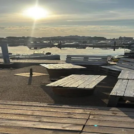 Comfortable 2 Km Away From The Sea Apartament *
