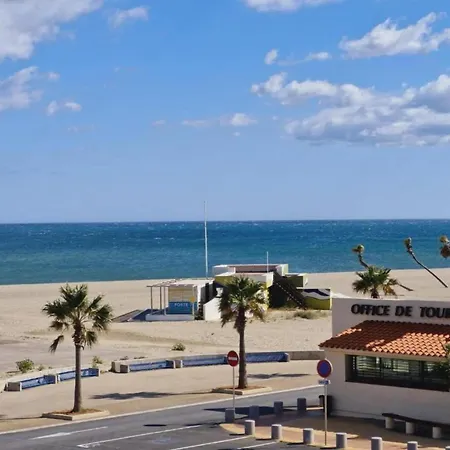 Comfortable 2 Km Away From The Sea Apartament *