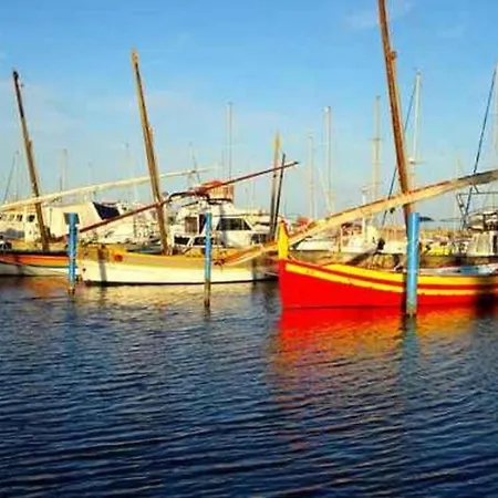 Comfortable 2 Km Away From The Sea Apartament